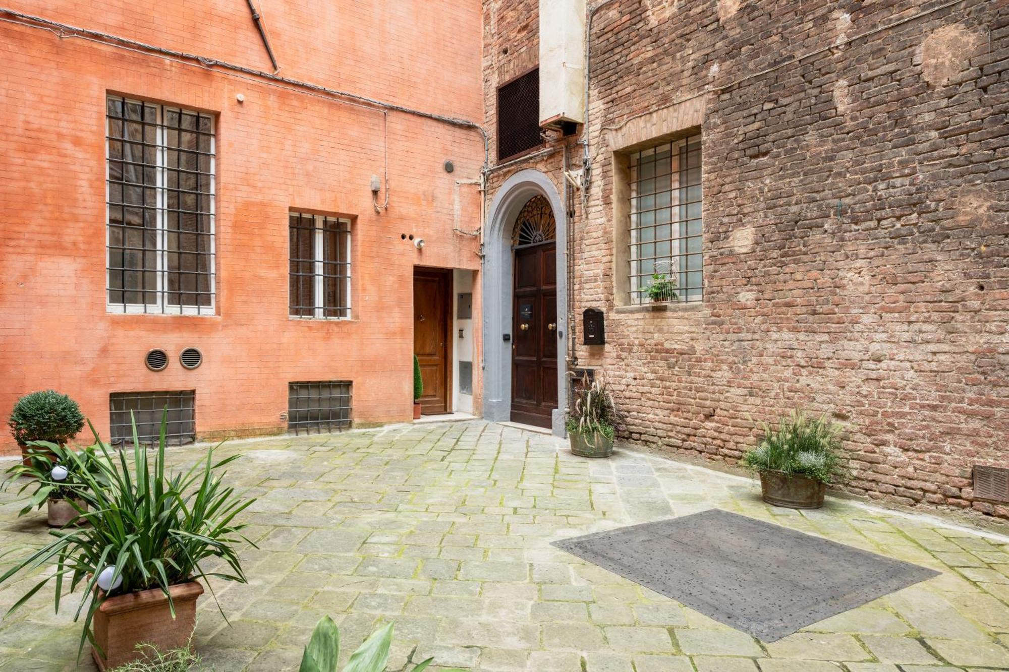 Palazzo Patrizi Suites & Spa Siena Exterior photo